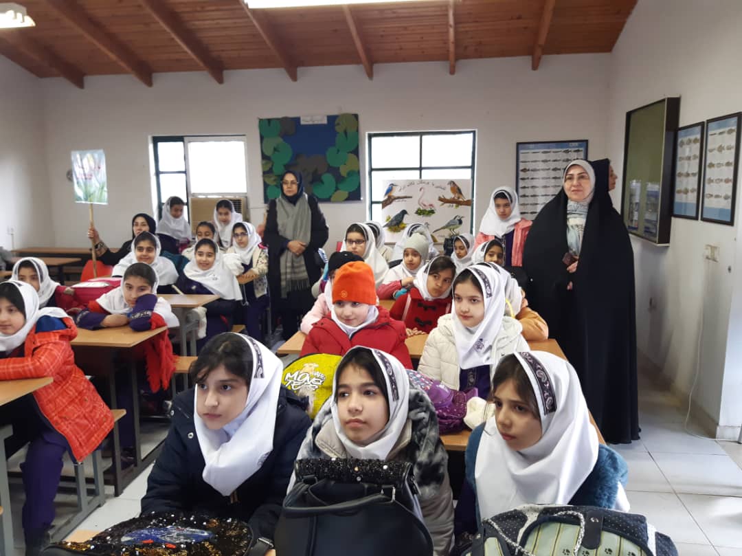 بازدید علمی و تفریحی دختران گل پایه چهارم دبستان باران اندیشه از تالاب بین المللی زیبای سلکه
